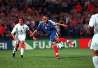 托尔多预测欧洲杯点球决赛:2000年欧洲杯托尔多扑点球